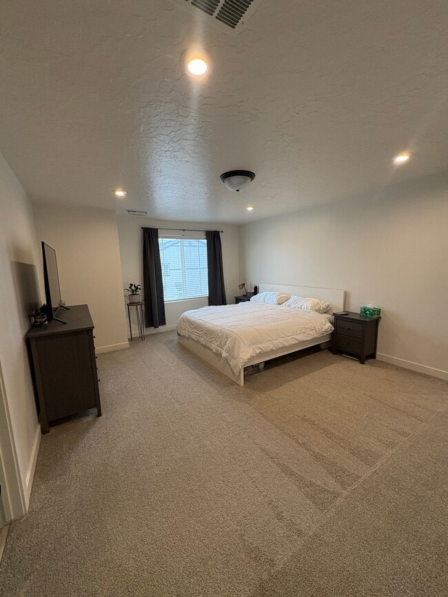 Building Photo - 9391 N Vernham Ln