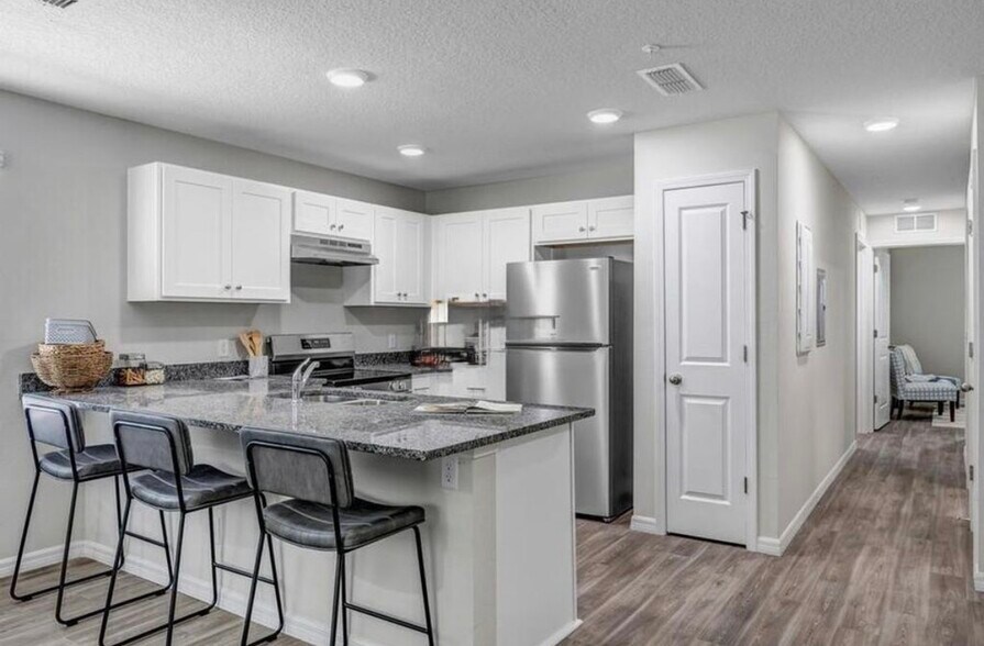 Building Photo - 11470 Oakfield Ct