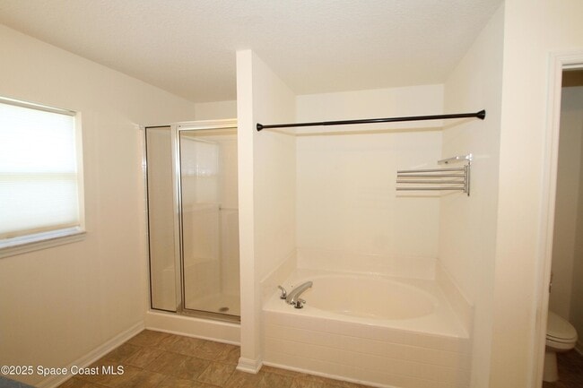 Building Photo - 2295 Botanica Cir
