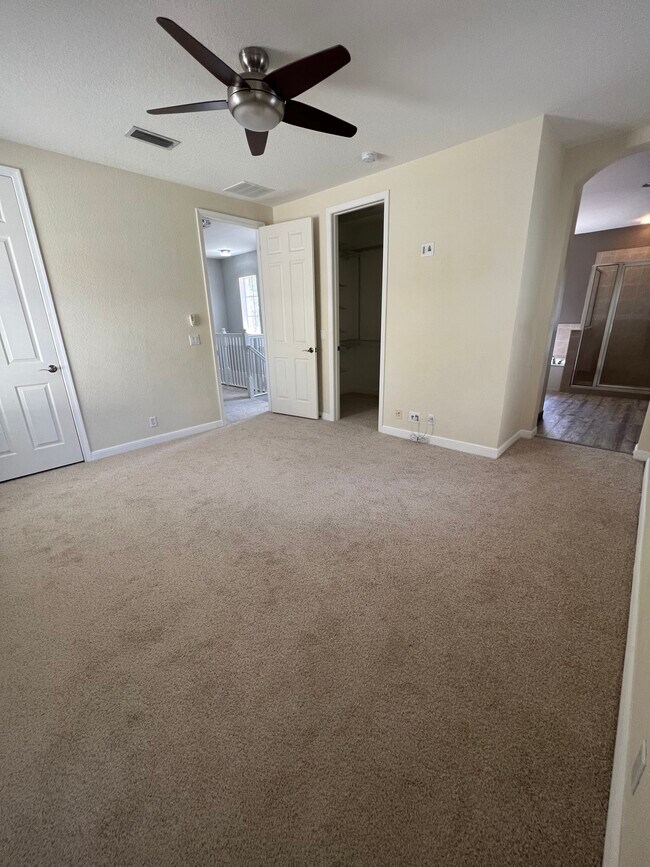 Building Photo - 642 Castle Dr