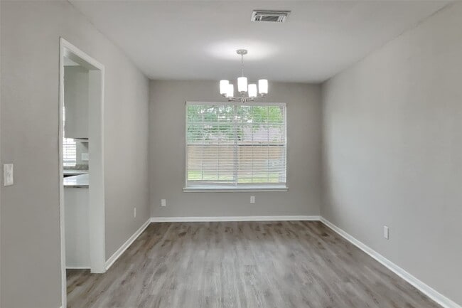 Building Photo - 16303 Hickory Point Rd
