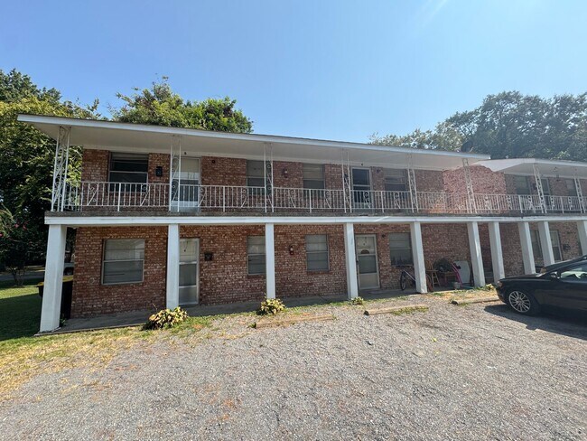 Primary Photo - 318 E Purdon St