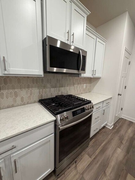 Building Photo - 10604 Heron Ave S