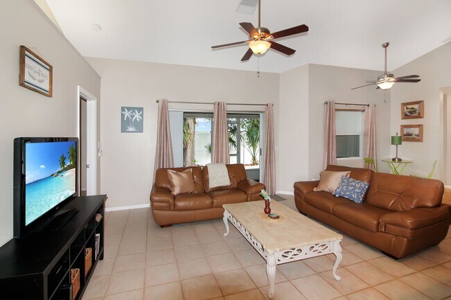 Building Photo - South Venice Annual Home For Rent