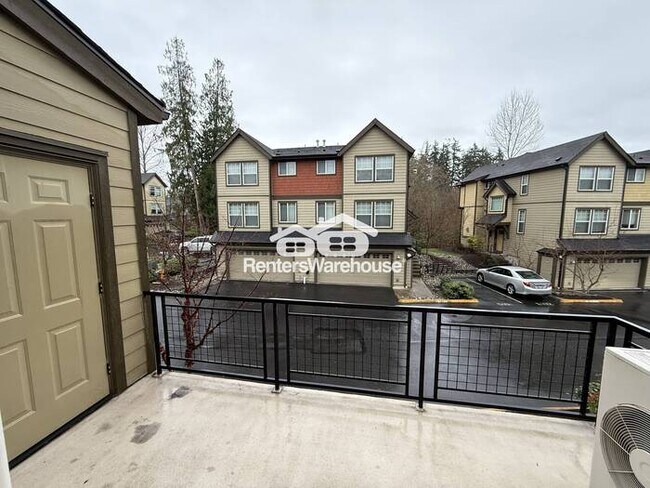 Building Photo - Modern condo, conveniently located!