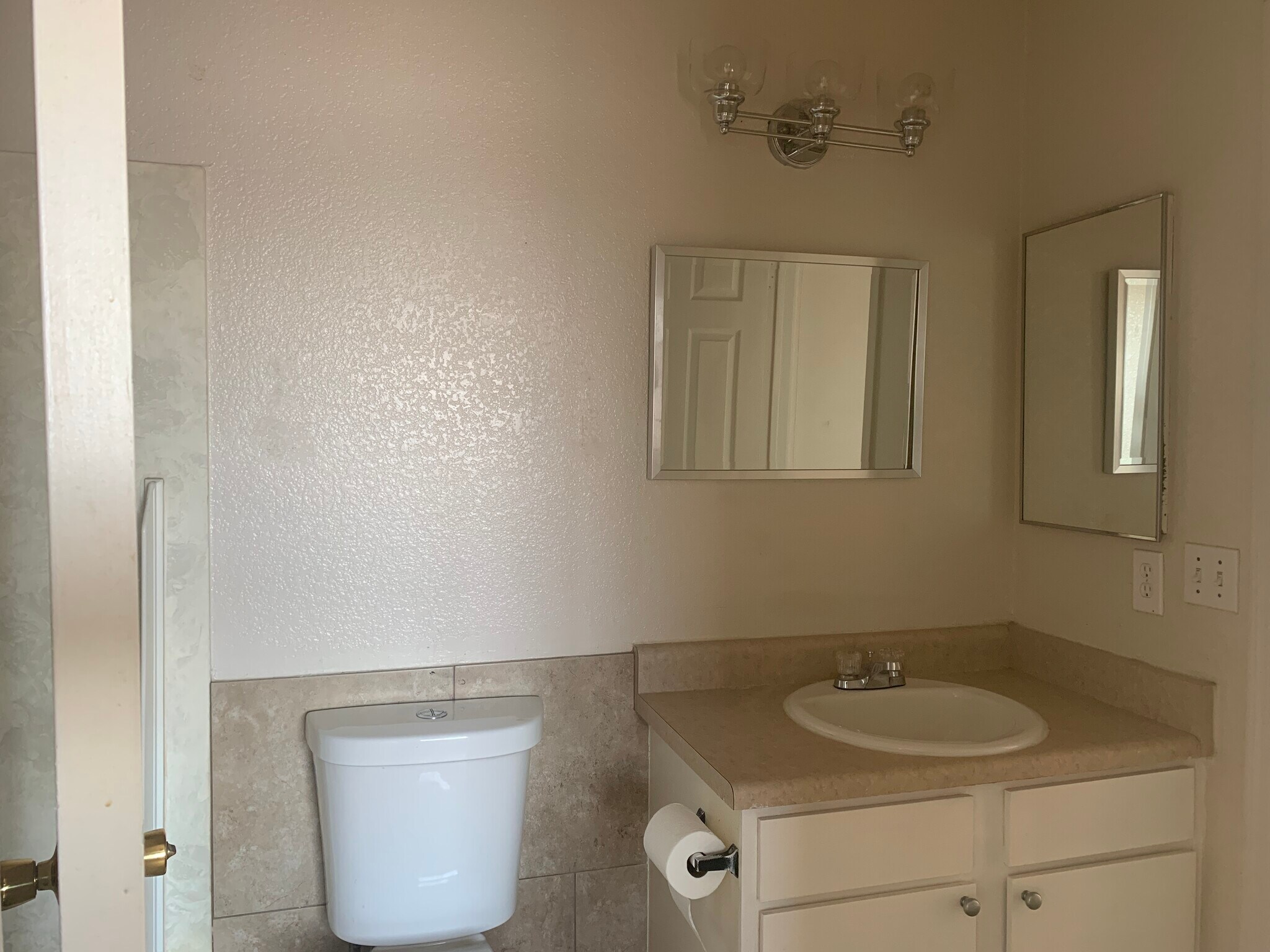 Building Photo - 444 W Ivyglen St