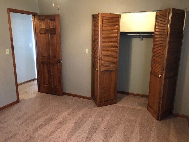 Building Photo - 4Bed/3Bath, Ranch-Style Home in Wooded Area