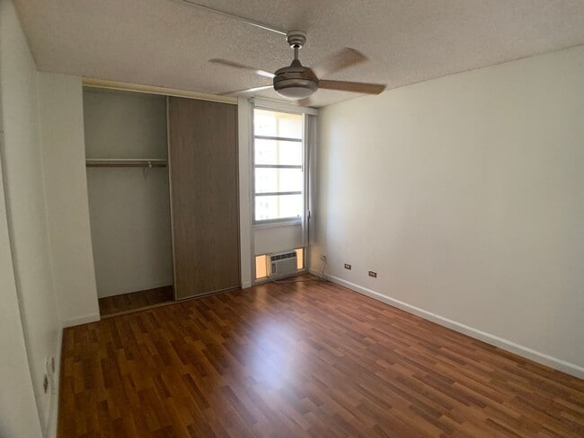 Building Photo - $2600, 2BR/2BA Salt Lake (Honolulu) -with A/C, 1 assigned parking