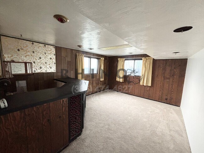 Building Photo - 825 W Arapahoe Ave