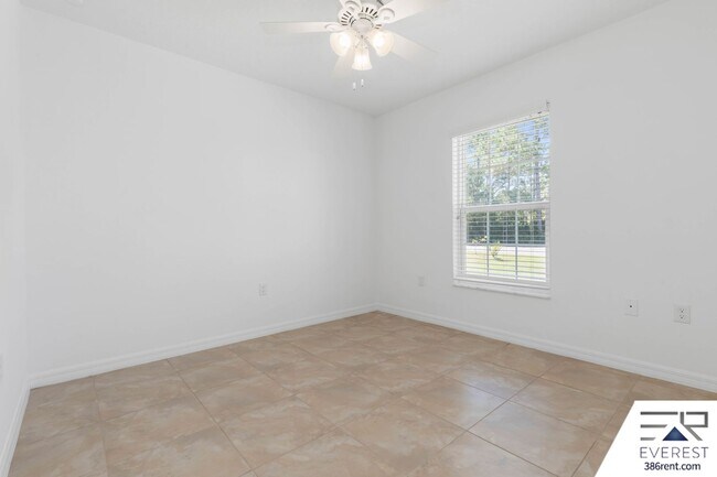 Building Photo - LIKE NEW 3/2/1 TOWNHOUSE IN BEAUTIFUL SEMINOLE WOODS