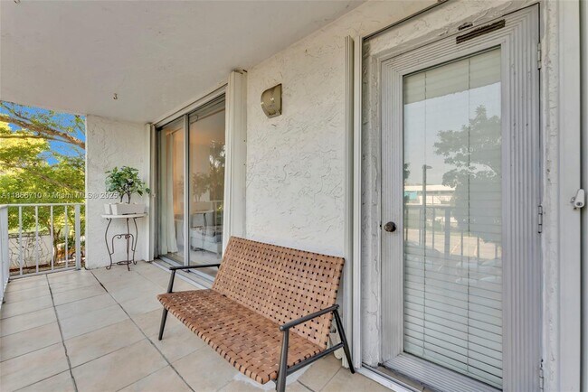 Building Photo - 650 NE 64th St