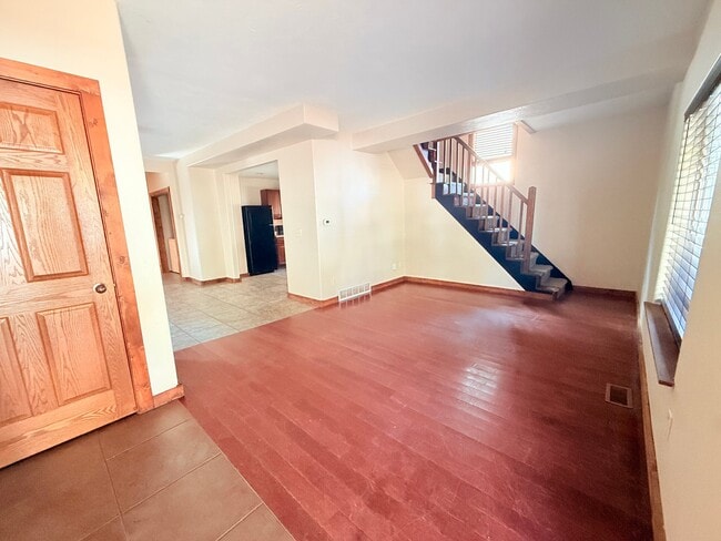 Building Photo - 1305 S Norton Ave