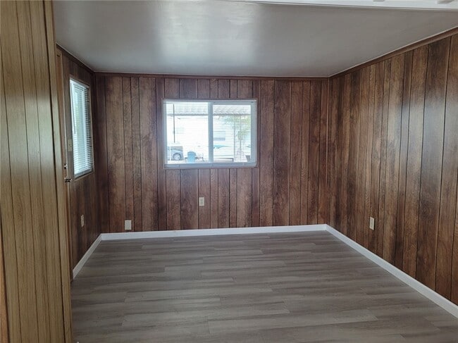 Building Photo - 620 Silver Ln