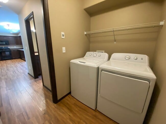 Building Photo - 2100 N Chestnut St