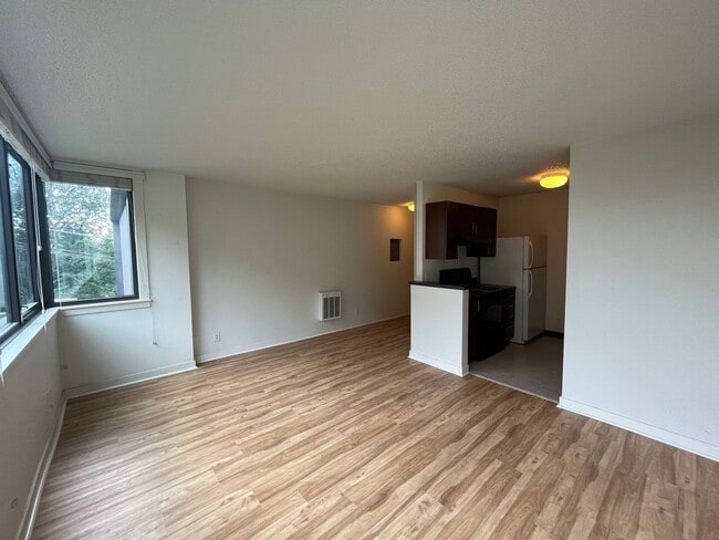 Building Photo - 1Bd/1Ba Home in Goose Hollow neighborhood ~ Secured Garage Parking and Additional Storage Unit!!!