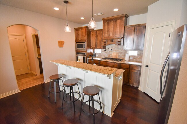 Building Photo - Stunning Fully Furnished Home in the Heart of Fayetteville!