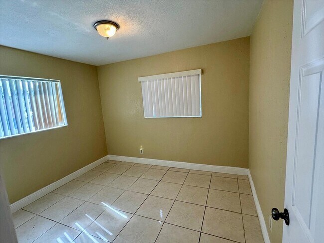 Building Photo - 6471 SW 27th Street