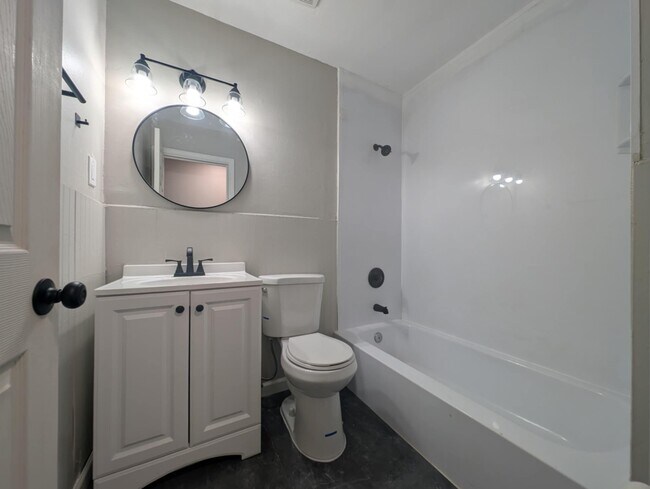 Building Photo - 630 Gerald Ave