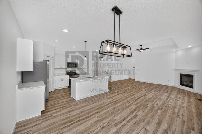 Building Photo - 8914 Hickory Dr