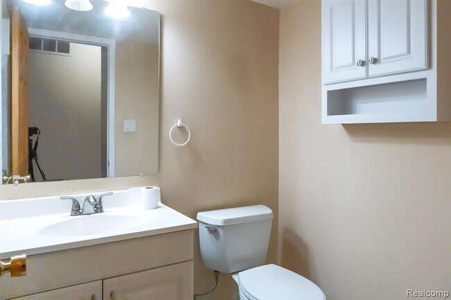 Building Photo - 19639 W 12 Mile Rd