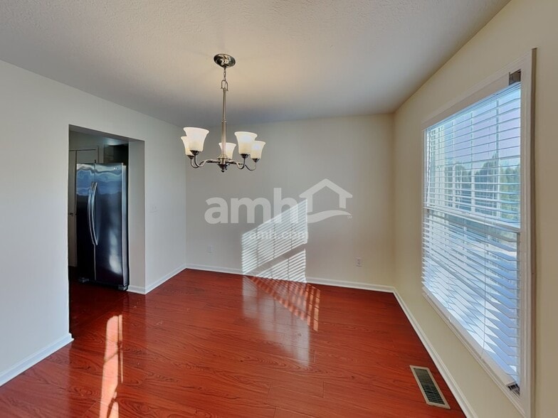 Building Photo - 1961 Creekview Dr