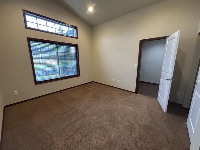 Building Photo - Spacious 4 bedroom 2.5 bath in Arlington with RV Parking