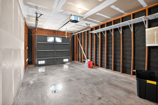 Building Photo - Cozy & Spacious 2 Bed, 2 Bath with Private...