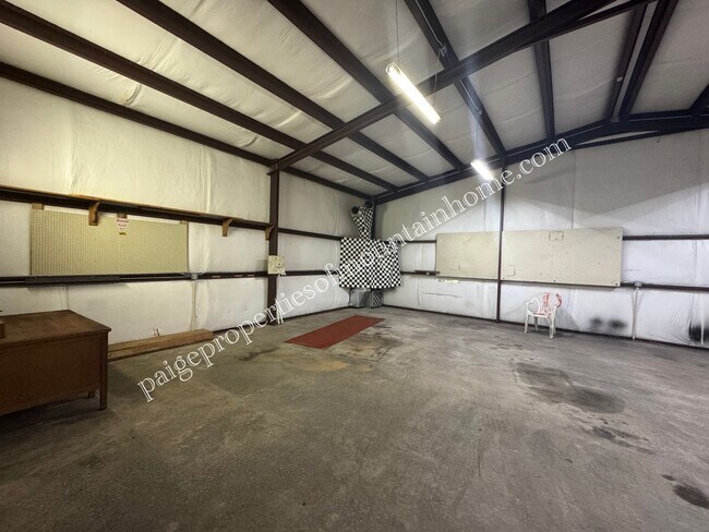 Building Photo - 1,600 Sq Ft Shop Space in Midway, AR – Includes Bathroom with Stand-Up Shower