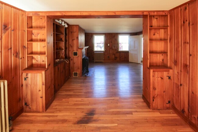 Building Photo - Beautiful 3-Bedroom Colonial on 1.3 Acres ...