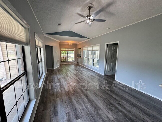 Building Photo - 801 Laurel Hill Dr