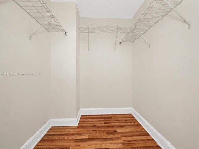 Building Photo - 15051 Royal Oaks Ln