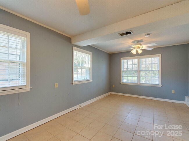 Building Photo - 4917 White Oak Rd