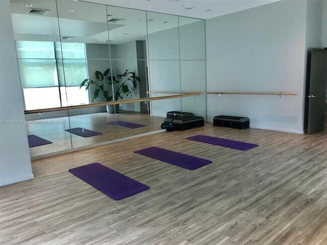 Building Photo - 1100 S Miami Ave