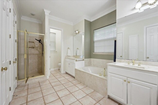 Building Photo - 4 Twin Cir Dr