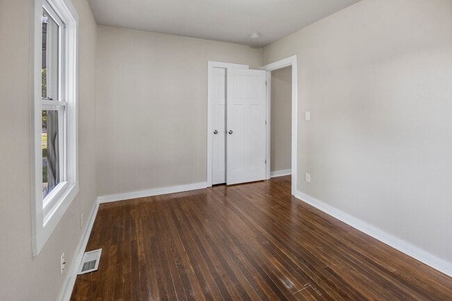 Building Photo - 417 E Wall Ave