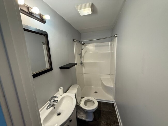 Building Photo - Bi-Level House for Rent in Ellettsville, IN