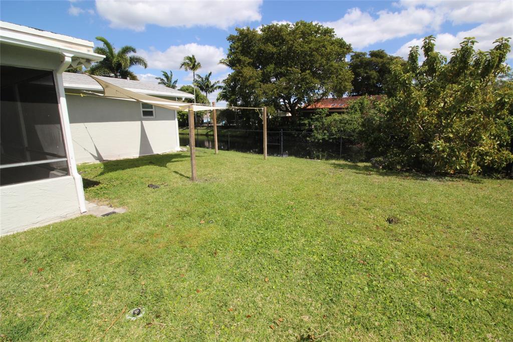 Building Photo - 160 SW 127th Ave