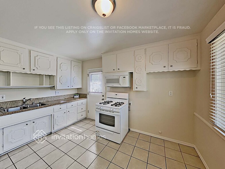 Building Photo - 14804 Rayfield Dr