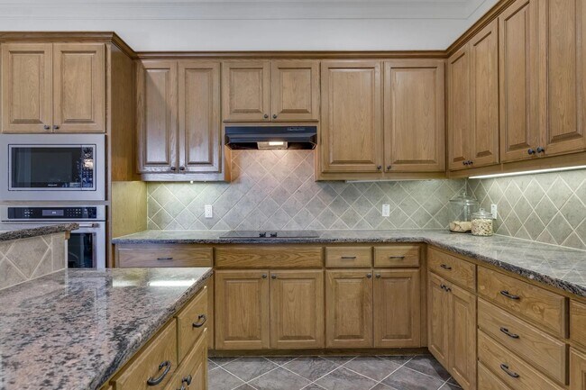 Building Photo - 132 Lakeway Dr