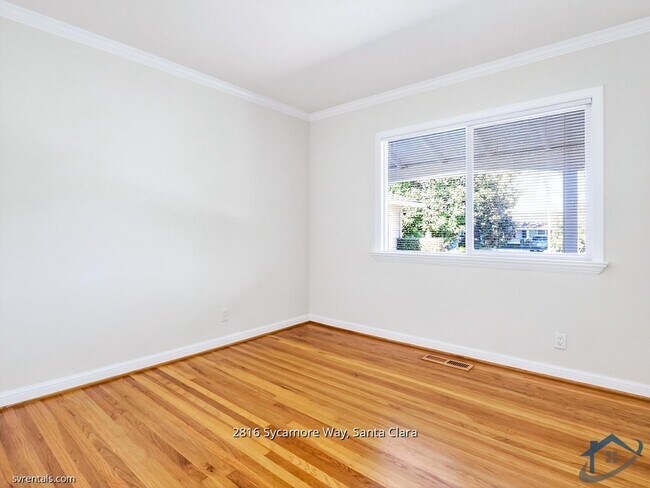 Building Photo - 2816 Sycamore Way