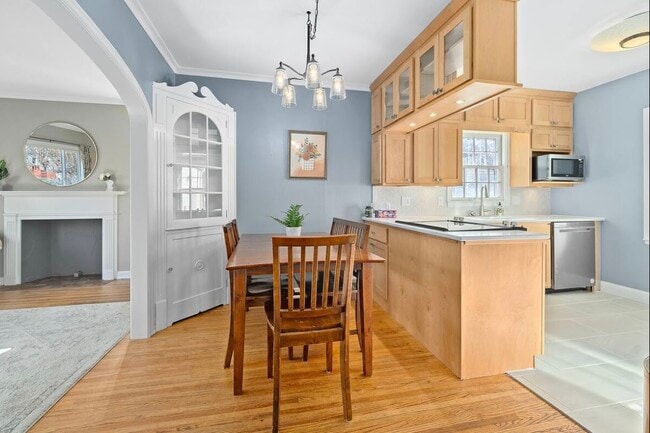 Building Photo - 2116 W 21st St