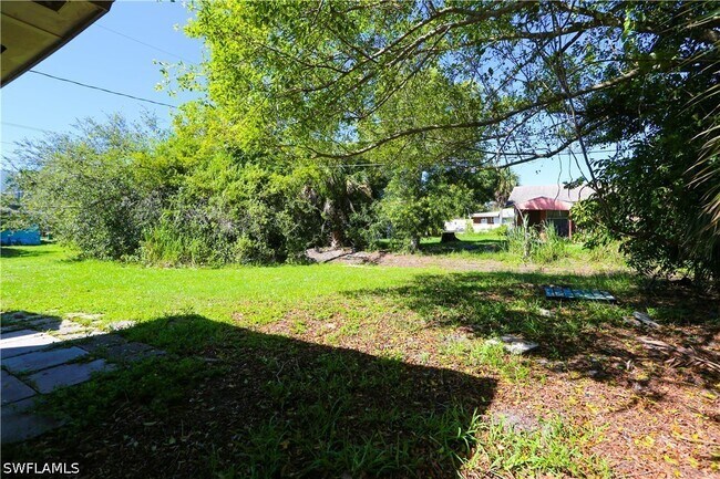Building Photo - 1095 San Remo Ave