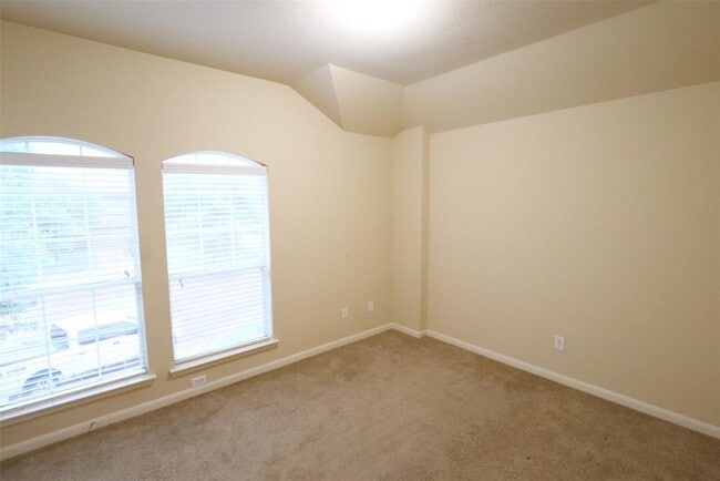 Building Photo - 26427 Longview Creek Dr