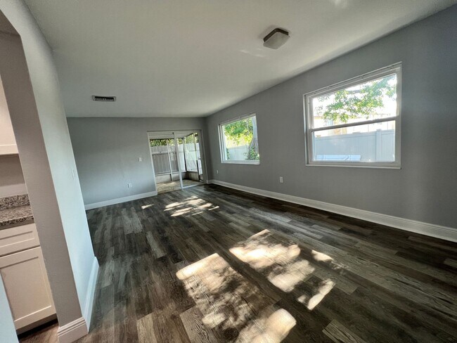 Building Photo - 4042 Audubon Dr