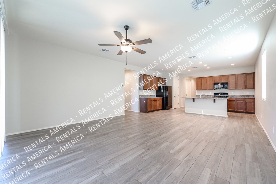 Building Photo - 18164 N Bell Pointe Blvd