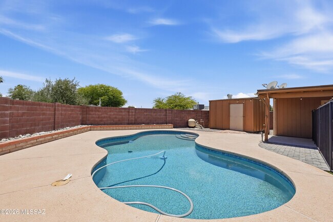 Building Photo - 6491 N Lena Way
