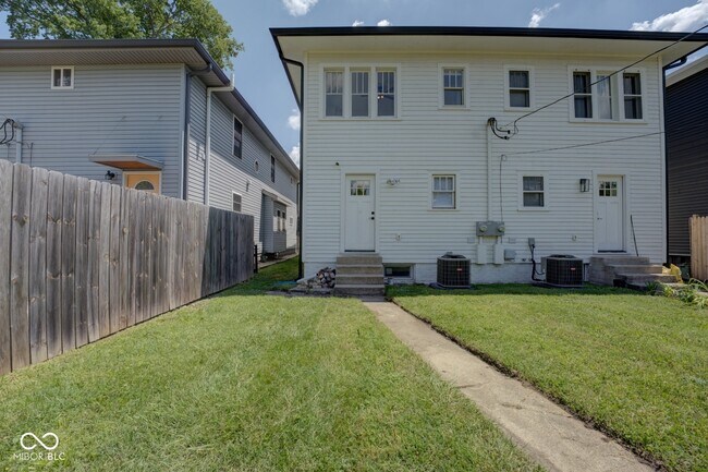 Building Photo - 2832 N Park Ave