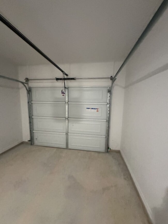 Building Photo - AVAILABLE NOW! - FIRST MONTH FREE