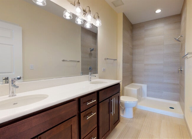 Building Photo - 4758 N Laramie Ave