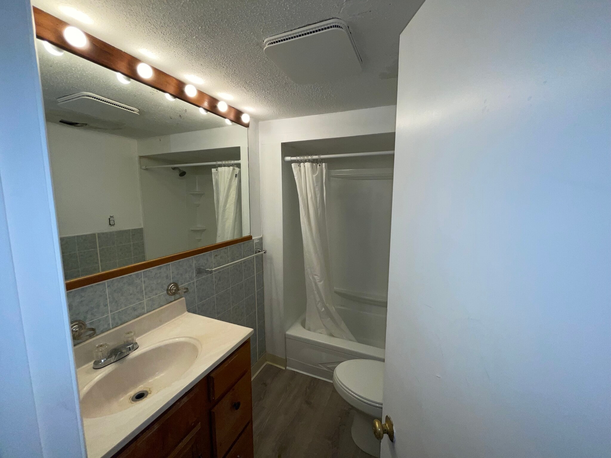 Building Photo - 106 Carpenter St